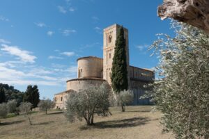 What is the Chant Schedule at the Abbey of Sant'Antimo?